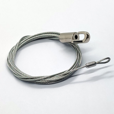 O estilingue de aço do cabo com ajusta o prendedor do cabo para sistemas de suspensão da imagem