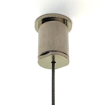Aplicação de um dispositivo de fixação de suportes de teto e parede de níquel para luminárias incandescentes