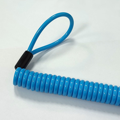 A espiral elástica do cabo bobinou a ferramenta Lanyard With Plastic Sleeves do cabo de fio